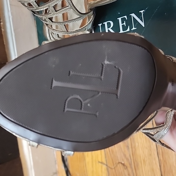 Ralph Lauren metallic strapy sandals.  Size 9 - Picture 5 of 9